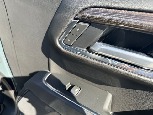 Used 2025 Chevrolet Silverado 1500 LT image 38