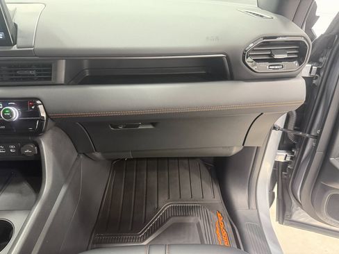 Used 2025 Honda Pilot TrailSport image 25