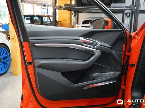Used 2022 Audi e-tron Premium Plus w/ Premium Plus Package image 11