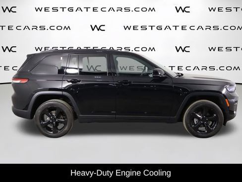 Used 2025 Jeep Grand Cherokee Altitude AWD/4WD image 5