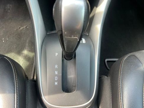 Used 2020 Chevrolet Trax LT w/ LT Convenience Package AWD/4WD image 28