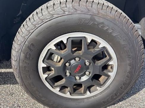 Used 2025 Toyota Tacoma TRD Off-Road w/ TRD Off Road Upgrade Package AWD/4WD image 13