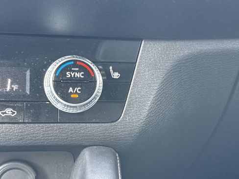 Used 2023 Mitsubishi Outlander SE FWD image 21