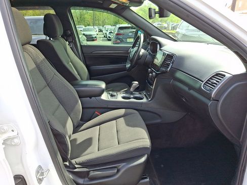 Used 2019 Jeep Grand Cherokee Laredo image 10