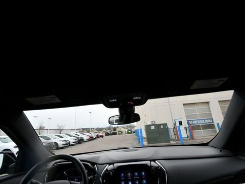 Used 2023 Chevrolet Traverse LT AWD/4WD image 17