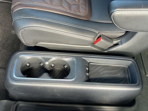 Used 2025 Nissan Armada Platinum w/ Convenience Package image 30