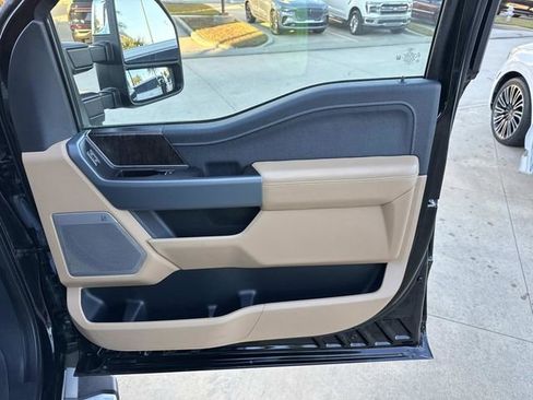 Used 2023 Ford F150 Lariat w/ Trailer Tow Package image 15