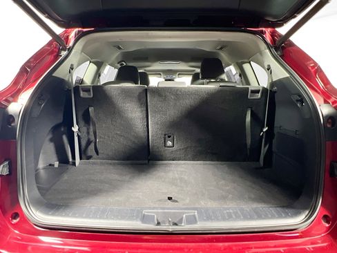 Used 2020 Toyota Highlander XLE FWD image 34