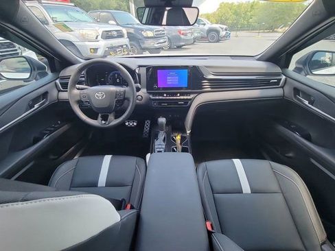 Used 2025 Toyota Camry SE AWD/4WD image 2