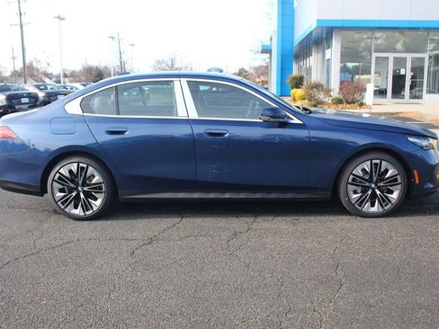 New 2026 BMW 530i xDrive w/ Convenience Package AWD/4WD image 11