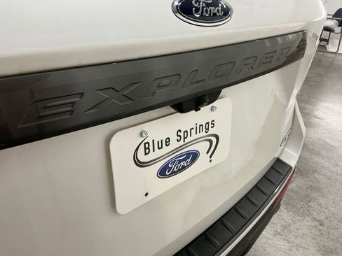 Used 2022 Ford Explorer XLT w/ Equipment Group 202A AWD/4WD image 6