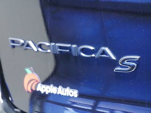 Used 2025 Chrysler Pacifica Limited FWD image 10