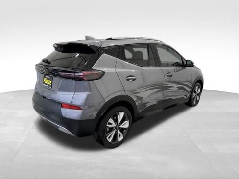 Used 2023 Chevrolet Bolt EUV LT w/ Convenience Package FWD image 5