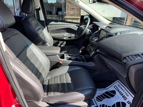 Used 2017 Ford Escape Titanium w/ Equipment Group 301A AWD/4WD image 37