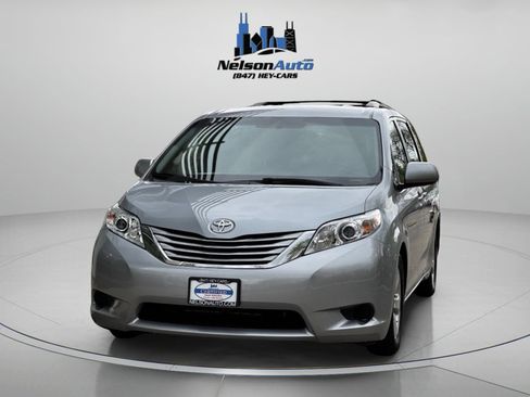 Used 2015 Toyota Sienna LE FWD image 11