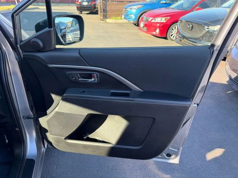 Used 2015 MAZDA MAZDA5 Sport image 15