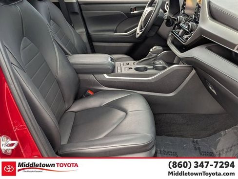 Used 2021 Toyota Highlander XLE AWD/4WD image 38