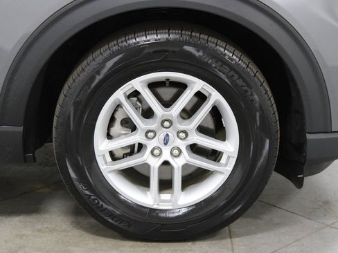 Used 2025 Ford Explorer Active RWD image 12