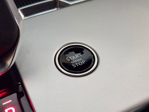 Used 2025 Land Rover Range Rover Autobiography AWD/4WD image 19