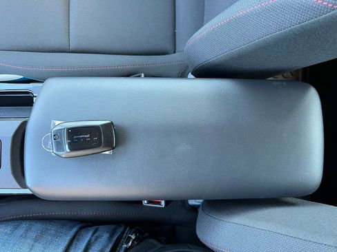 Used 2024 Toyota Prius Prime SE image 37