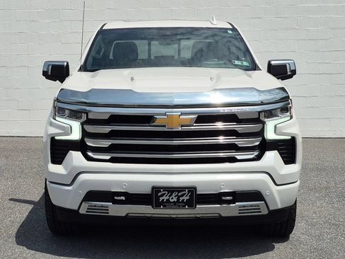 Used 2025 Chevrolet Silverado 1500 High Country w/ Technology Package AWD/4WD image 15