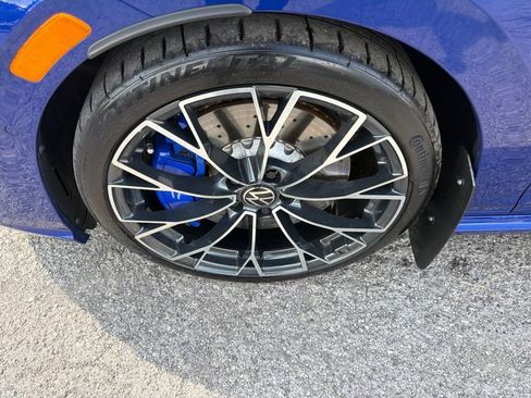 Used 2024 Volkswagen Golf R AWD/4WD image 9
