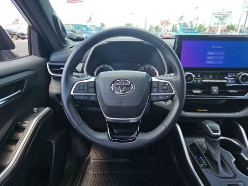 Used 2023 Toyota Highlander XSE AWD/4WD image 10
