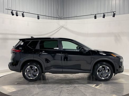 Used 2026 Nissan Rogue SV AWD/4WD image 10