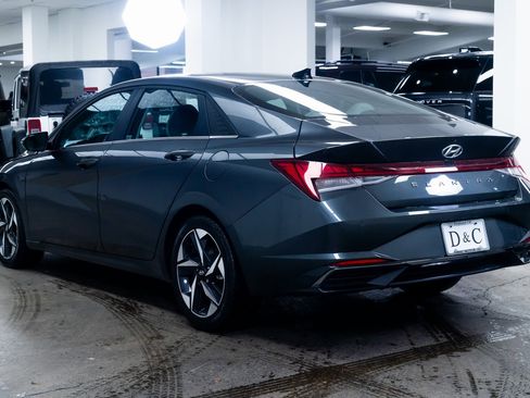 Used 2021 Hyundai Elantra Limited image 4