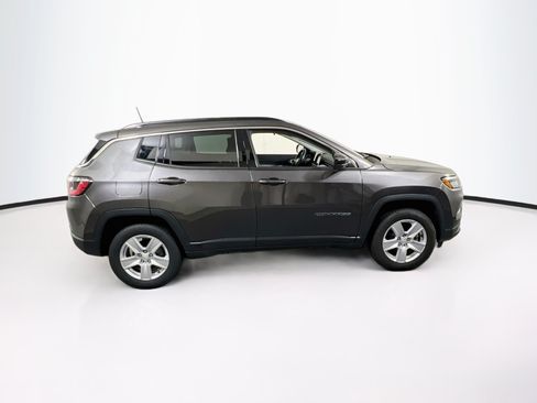 Used 2022 Jeep Compass Latitude w/ Convenience Group AWD/4WD image 4