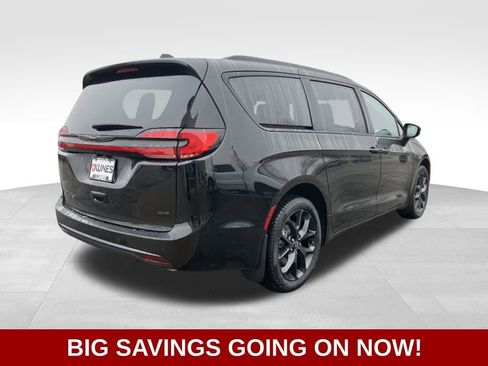 New 2026 Chrysler Pacifica Select w/ S Appearance Package image 9