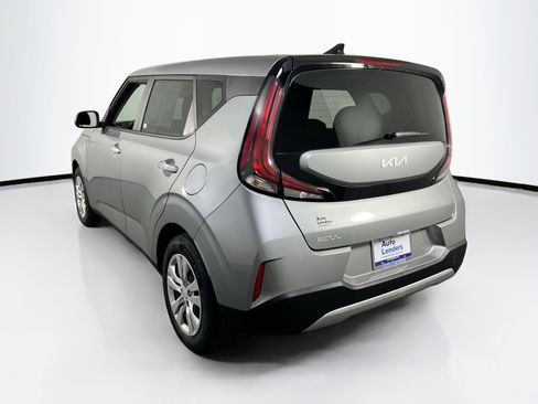 Used 2023 Kia Soul LX image 7