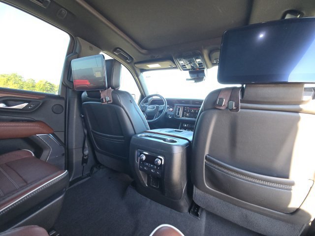 Used 2023 GMC Yukon Denali Ultimate AWD/4WD image 18
