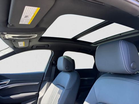 Used 2024 Audi Q8 e-tron Premium Plus w/ Premium Plus Package image 18