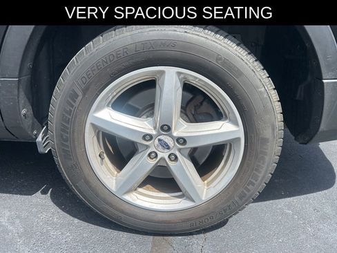 Used 2017 Ford Explorer XLT w/ Equipment Group 202A AWD/4WD image 22