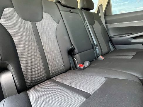 Used 2023 Kia Sorento LX image 28