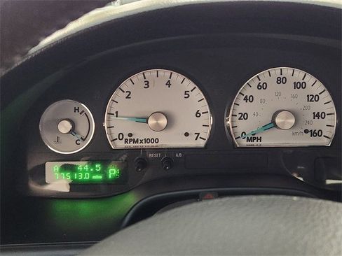 Used 2005 Ford Thunderbird image 14