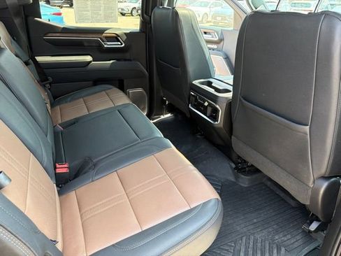Used 2023 Chevrolet Silverado 1500 High Country w/ Technology Package AWD/4WD image 30