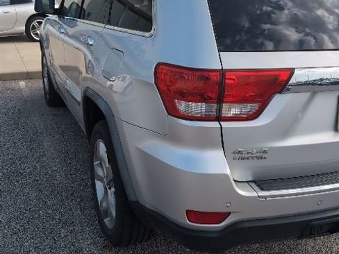 Used 2011 Jeep Grand Cherokee Limited w/ Trailer Tow Group AWD/4WD image 3