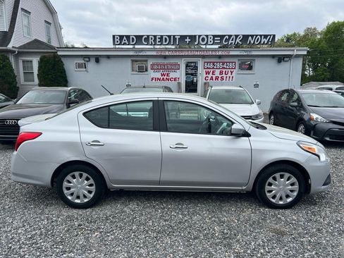 Used 2018 Nissan Versa SV FWD image 5