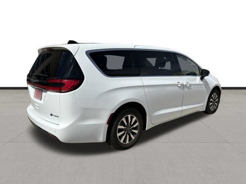 Used 2024 Chrysler Pacifica Limited FWD image 5