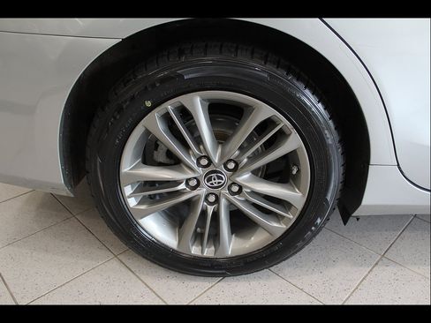 Used 2015 Toyota Camry SE FWD image 11