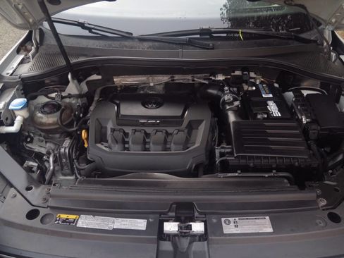 Used 2018 Volkswagen Tiguan SE w/ Panoramic Sunroof Package image 34