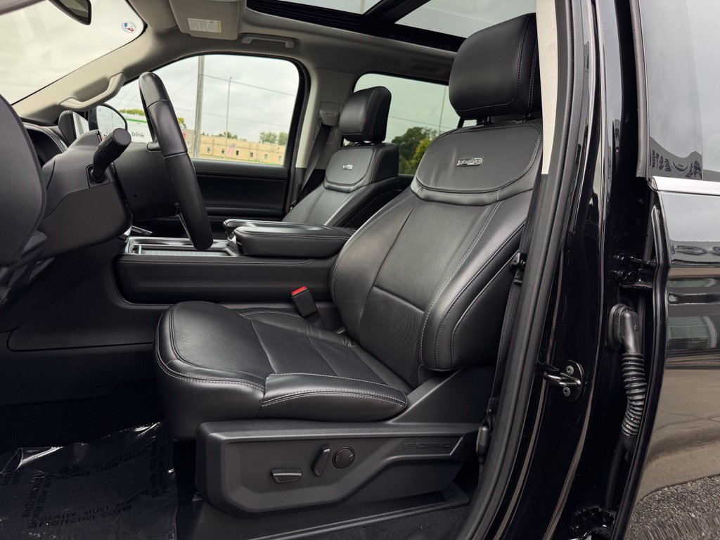 Used 2025 Ford Expedition Platinum AWD/4WD image 5