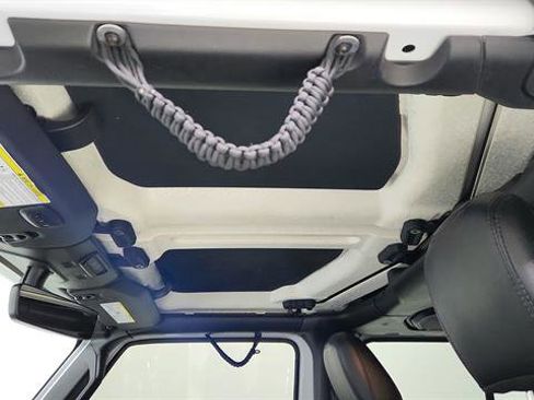 Used 2019 Jeep Wrangler Unlimited Sahara image 15