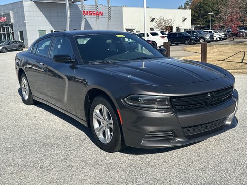 Used 2023 Dodge Charger SXT image 3
