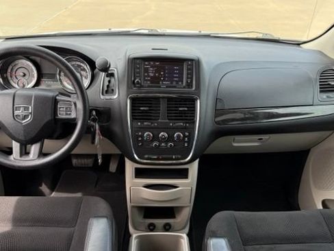 Used 2019 Dodge Grand Caravan SE w/ UConnect Hands-Free Group FWD image 30