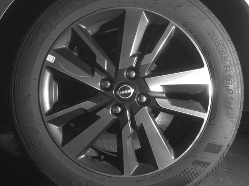 Used 2025 Nissan Versa SV FWD image 14