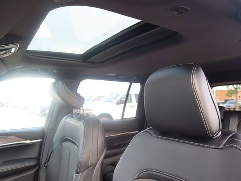 New 2026 Jeep Grand Cherokee Altitude AWD/4WD image 16