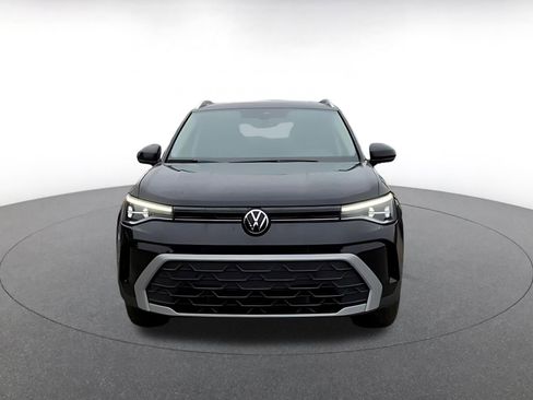 Used 2025 Volkswagen Taos SE AWD/4WD image 4